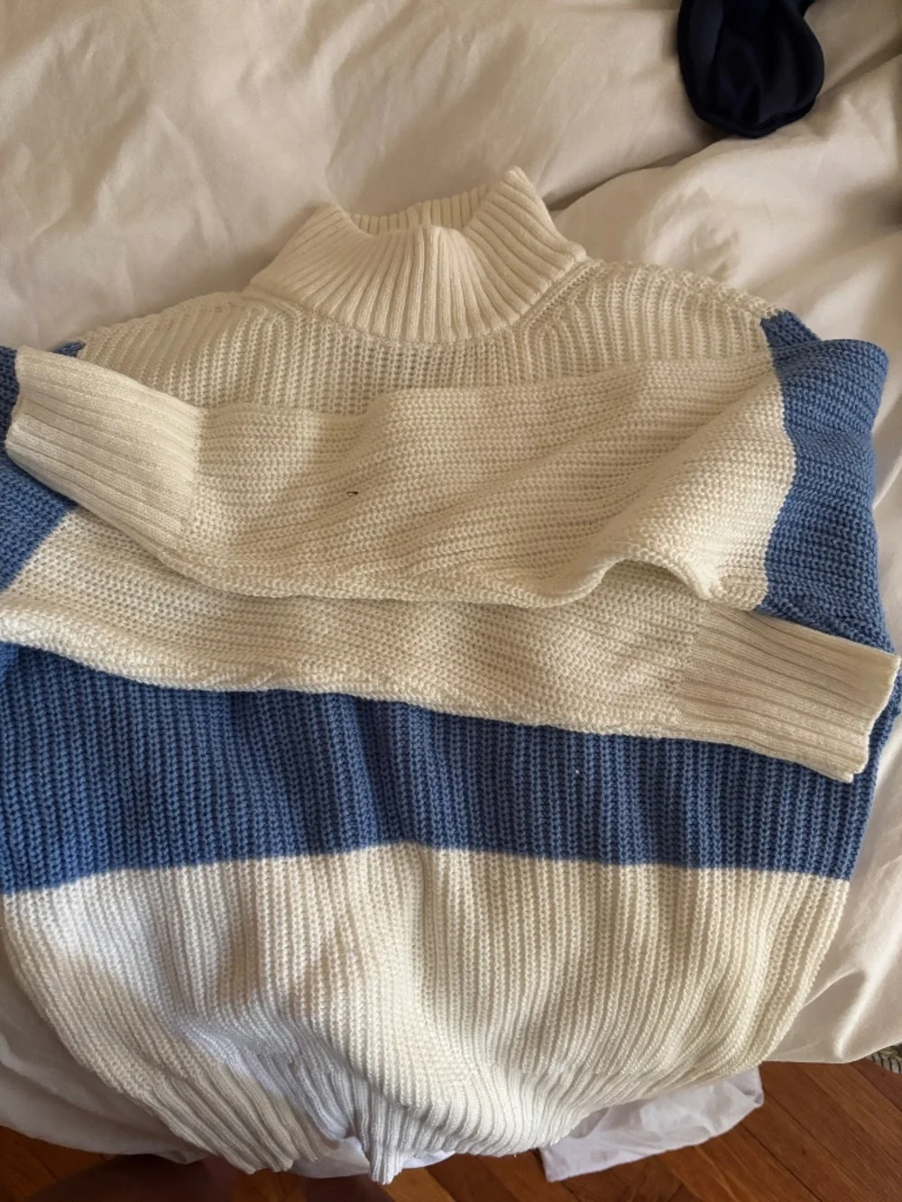 Sweater - Picture 1 of 4